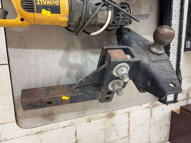 Trailer hitch image