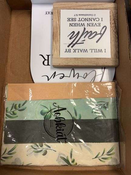 Miscellaneous housewares image