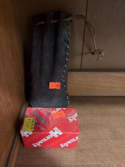 Small box and bag of bullets image