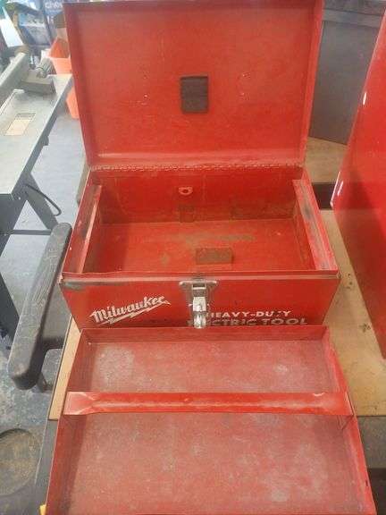 Milwaukee metal toolbox image