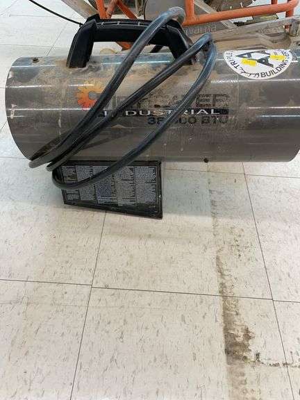 Mr. heater industrial 38,000 BTU propane heater image