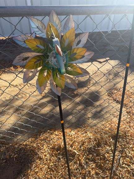 Metal yard art image