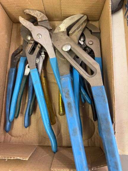 Box of Chanel locks image