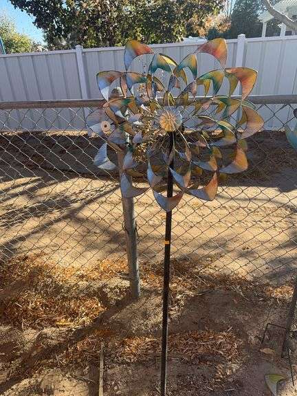 Metal yard art image