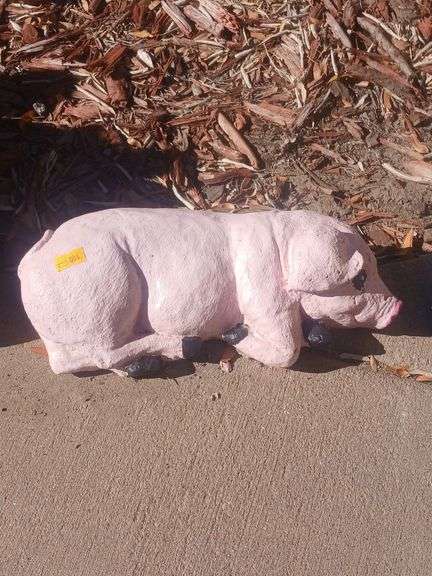 Pig stone yard decoration image