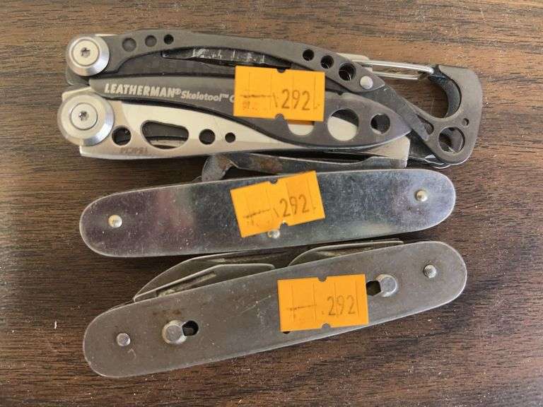 Assorted pocket knives image