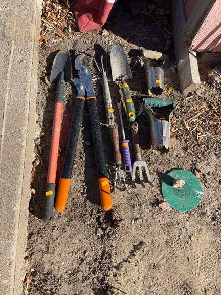 Miscellaneous garden tools image