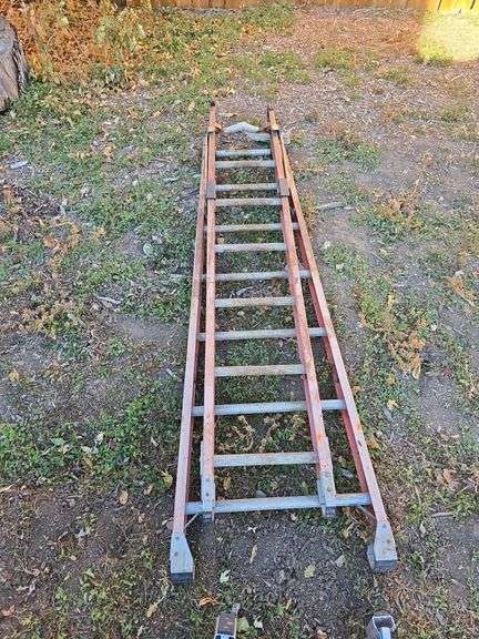 A frame/ extension ladder combo image