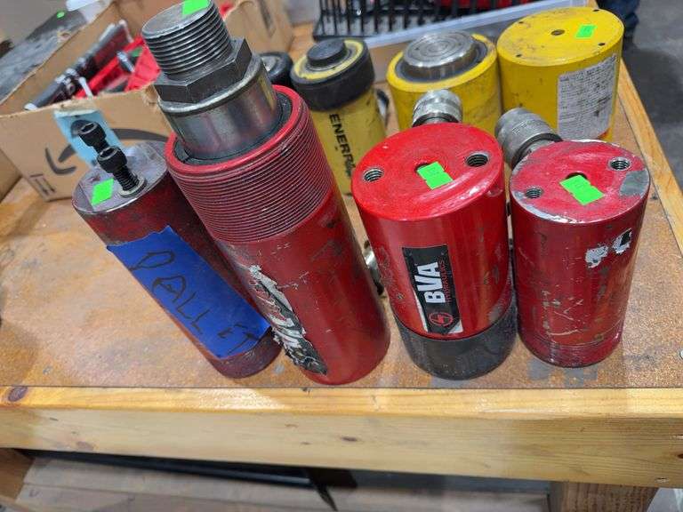 4 portable hydraulic cylinders image