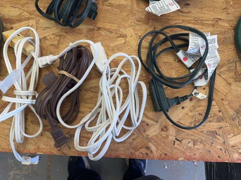 4 Small extension cords image