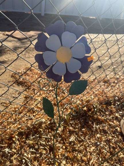 Flower yard decoration image