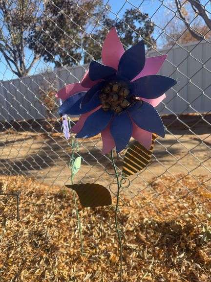 Flower yard decoration image