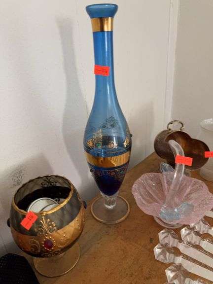 Contents on the table. NOT THE TABLE image