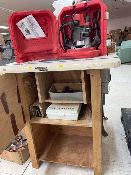 Rocker Router table with Milwaukee router and equipment image
