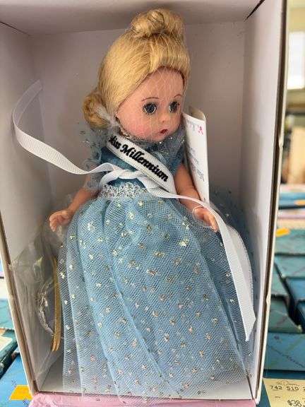 Alexander doll company (Miss Millennium 80580) image