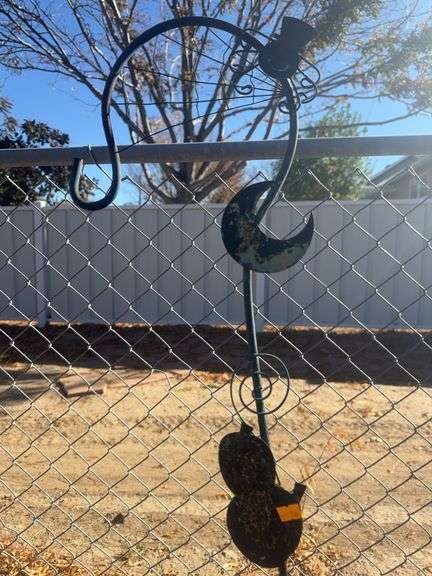 Metal yard decoration image