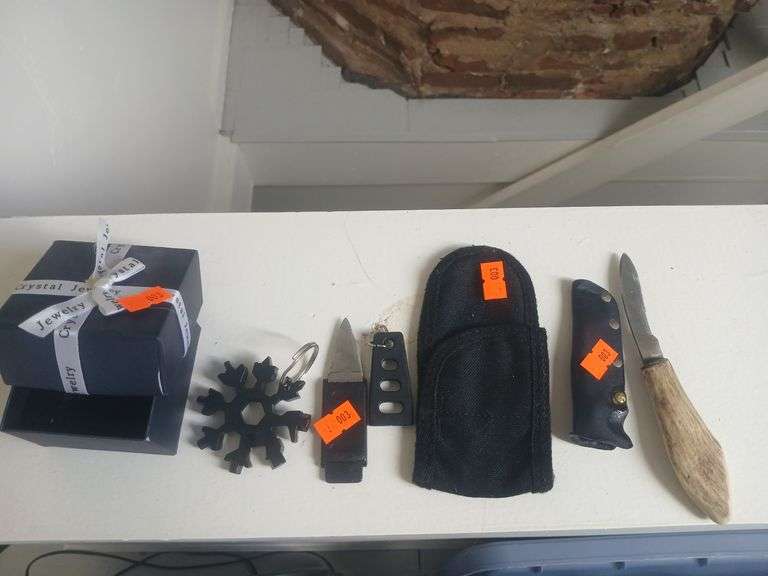 Lot of 2 knifes and a Christmas decoration tool image