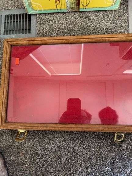 Jewelry display case glass image