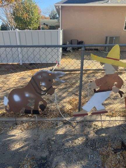 Metal yard sign image