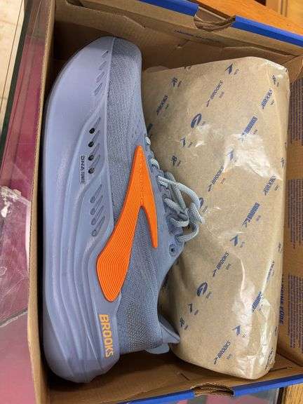 Brooks running shoes men’s 9.5 image