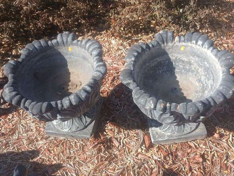 Set of two flower pots image