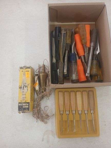 Box of chisel and 2 pendulums image