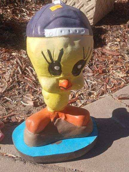 Tweety bird stone yard decoration image