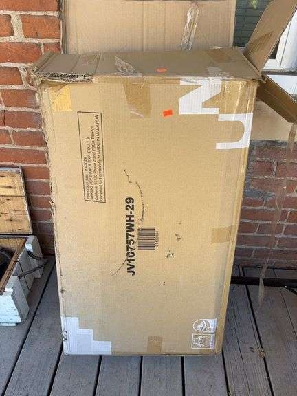 Unasembled chair in open box image