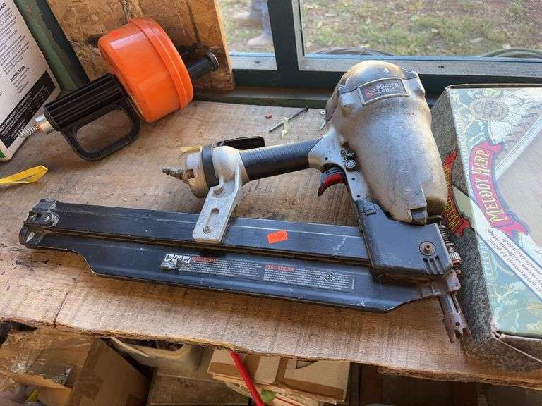 Air nail gun image