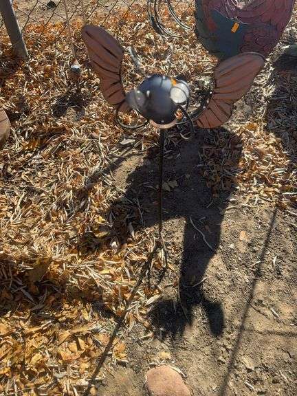 Metal yard decoration image