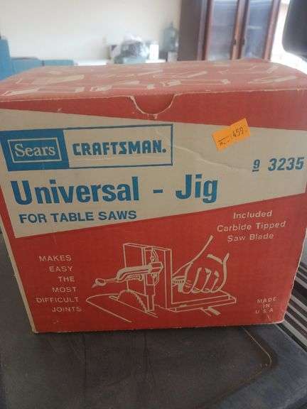 Universal jig for table saw image
