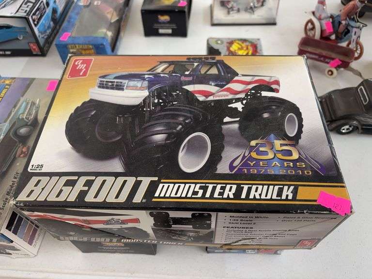 Bigfoot monster truck model car image