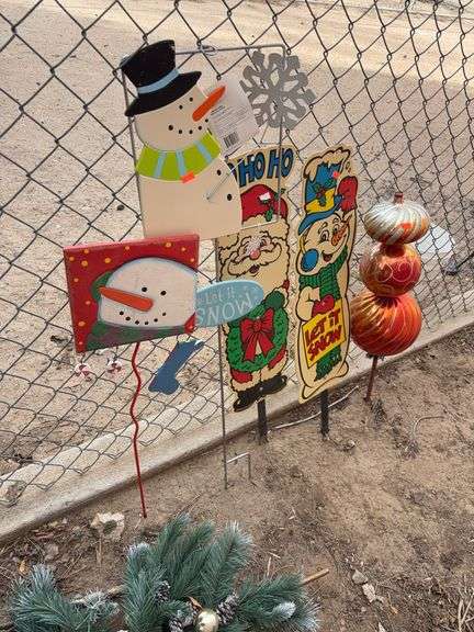 Miscellaneous Christmas decorations image