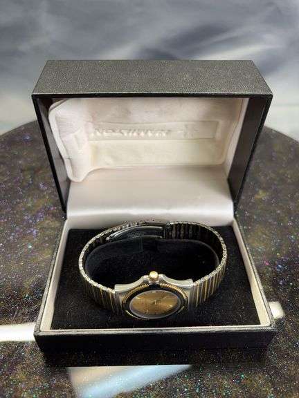 Hamilton wristwatch image