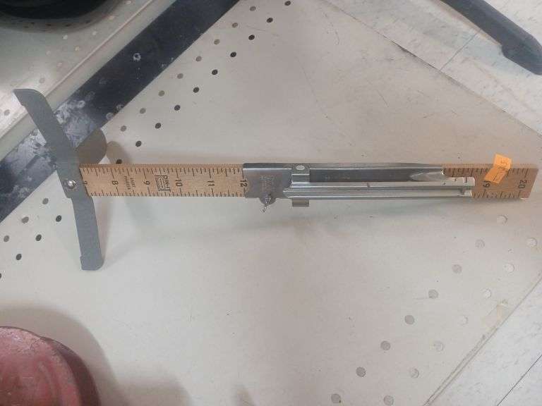 Vintage shoe sizer image