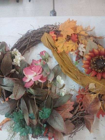 3 wreaths / fake plants image