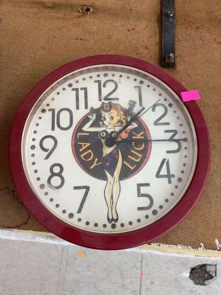Lady Luck clock image