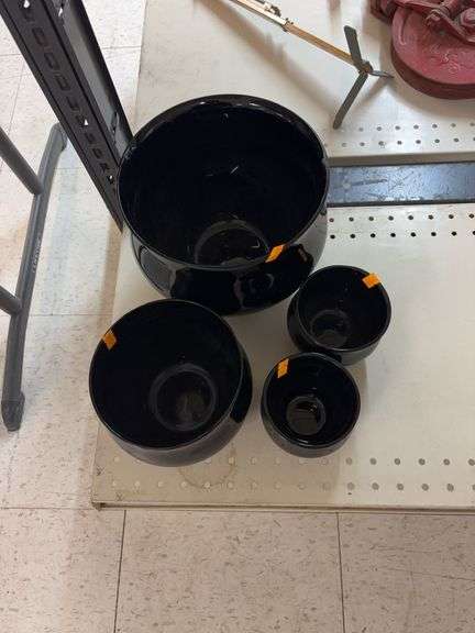 Black ceramic pots image