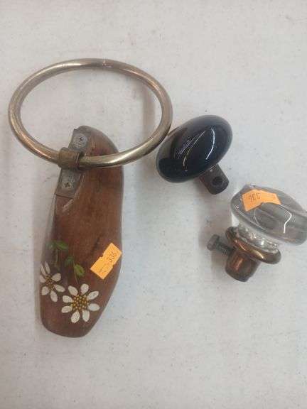 2 vintage doorknobs image