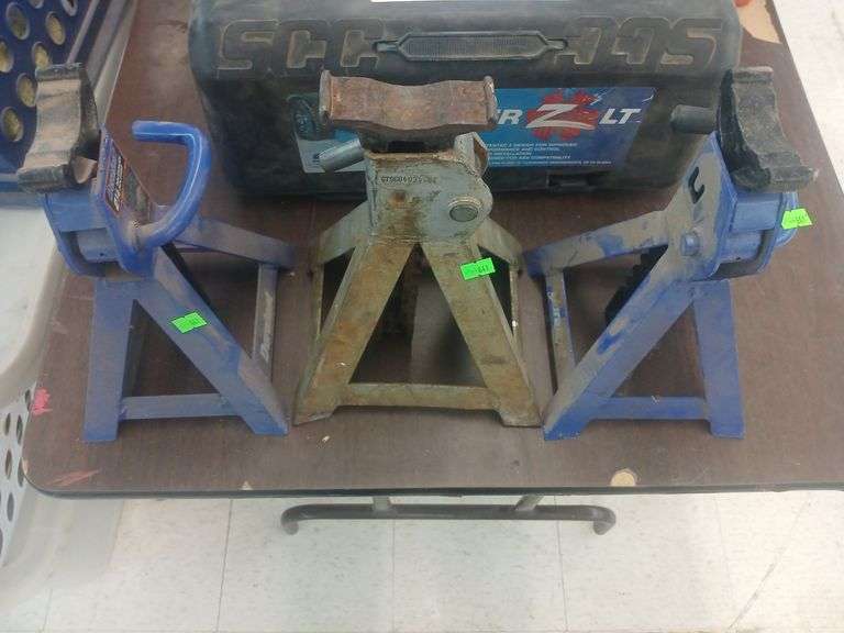 3 jack stands image