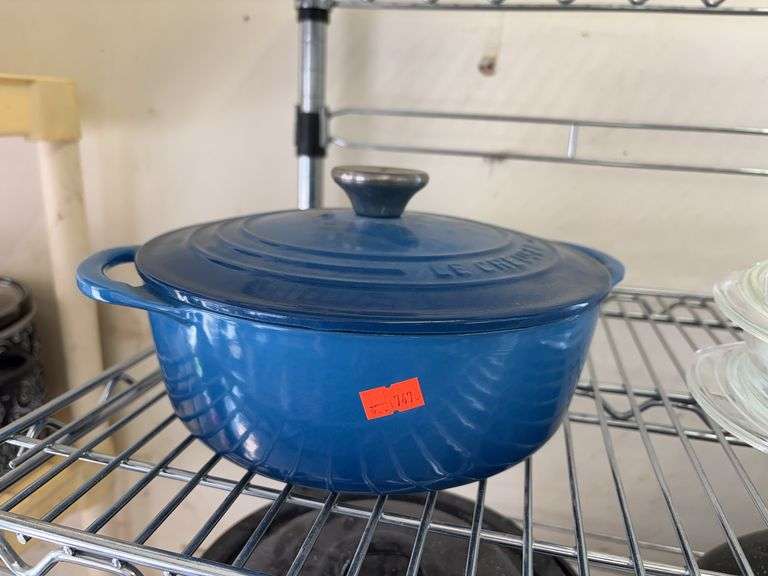Le Creuset Dutch oven image