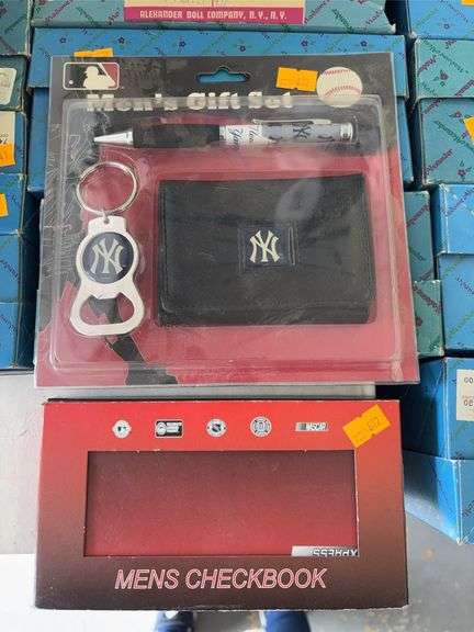 Men’s gift set and checkbook image