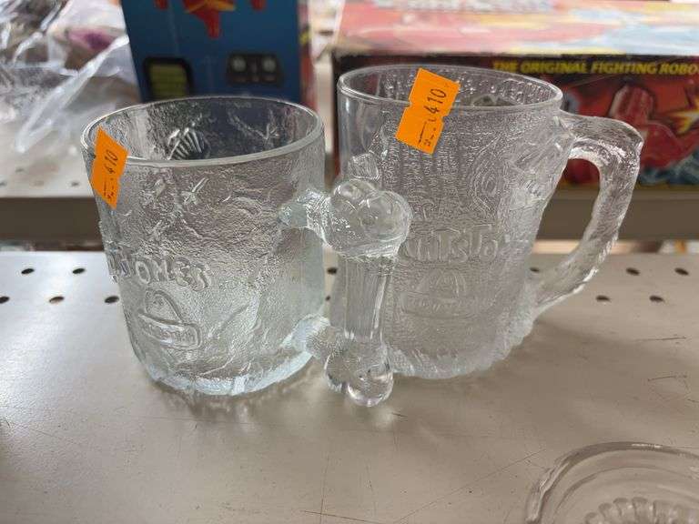 Daisy and Button fan-shaped glass plate and 2 Flintstone coffee cups image