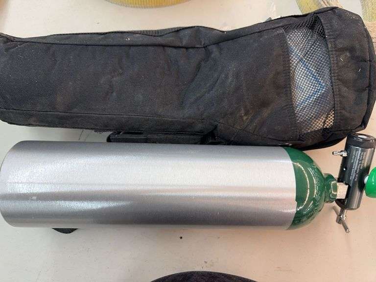 Portable oxygen tank image
