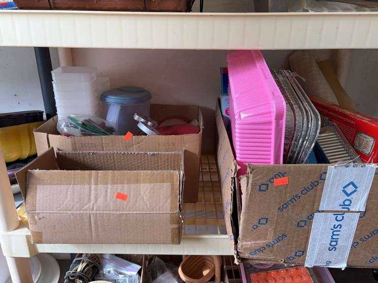 Miscellaneous kitchen utensils and bakeware image