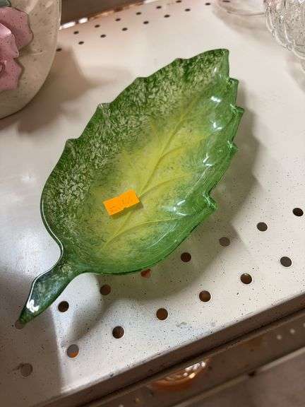 green glass leaf-shaped dish image