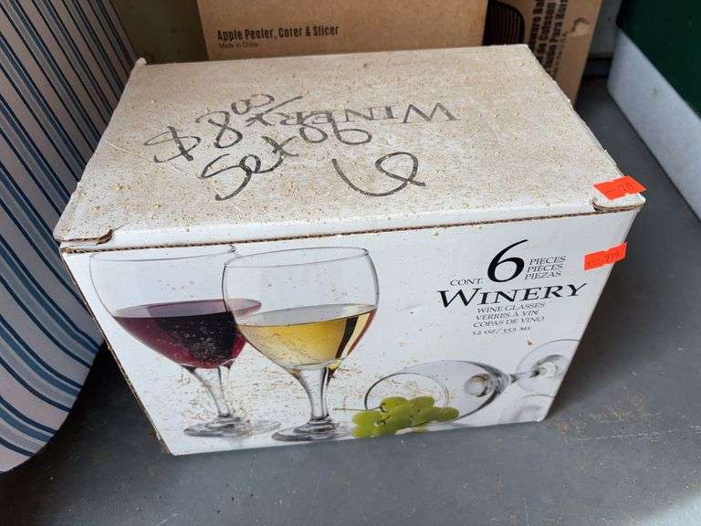 Set of 6 wine glasses image