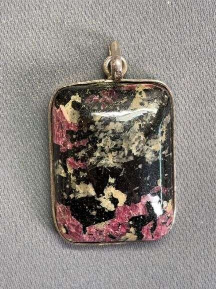 Rhodonite pendant image