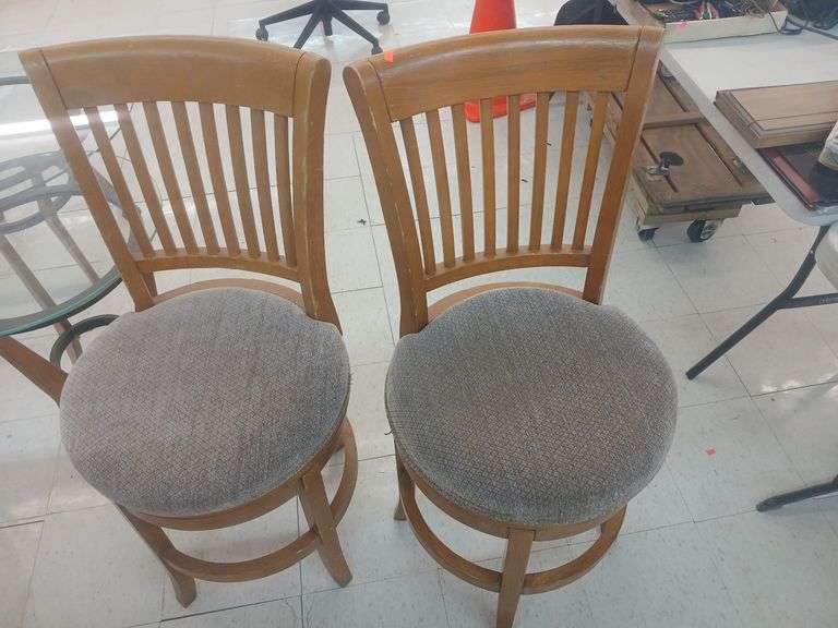 2 rotating bar stools image