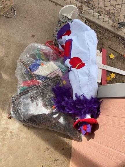 Miscellaneous Christmas decorations image